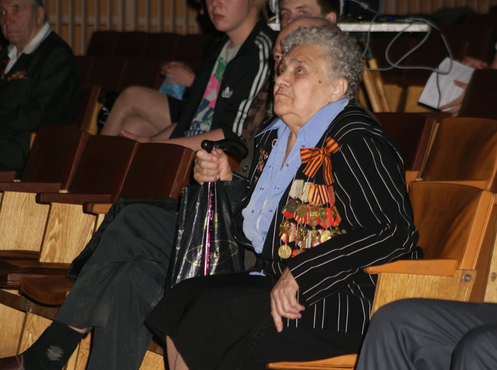 На горно-строительном факультете прошел концерт, посвященный 65-летию Победы