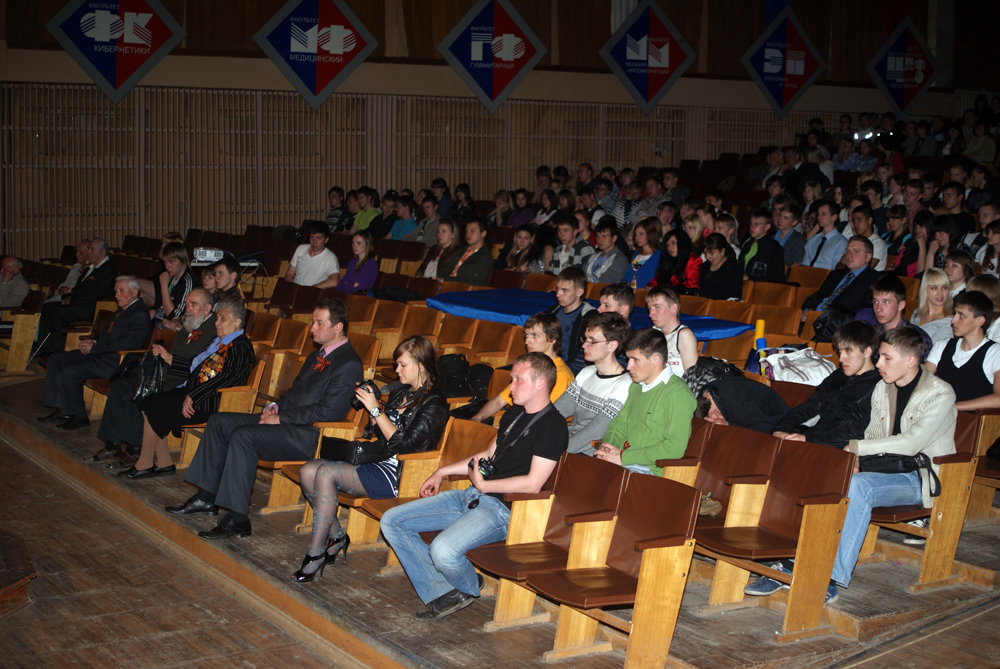 На горно-строительном факультете прошел концерт, посвященный 65-летию Победы