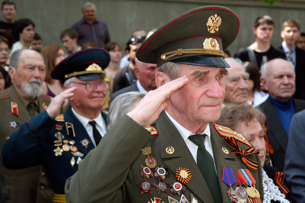 У университетской Стелы Памяти прошел 25-й традиционный митинг, посвященный юбилею Великой Победы