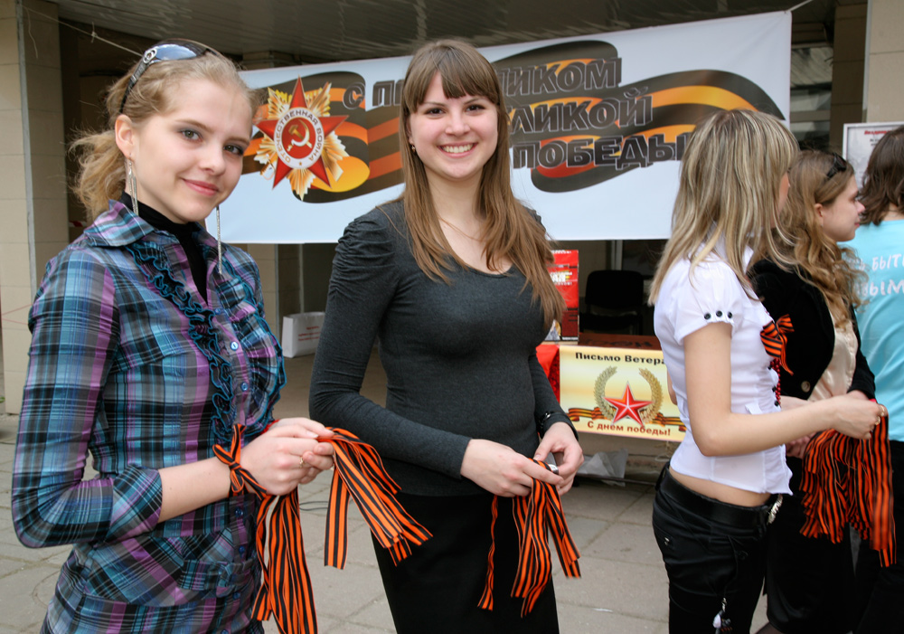 У университетской Стелы Памяти прошел 25-й традиционный митинг, посвященный юбилею Великой Победы