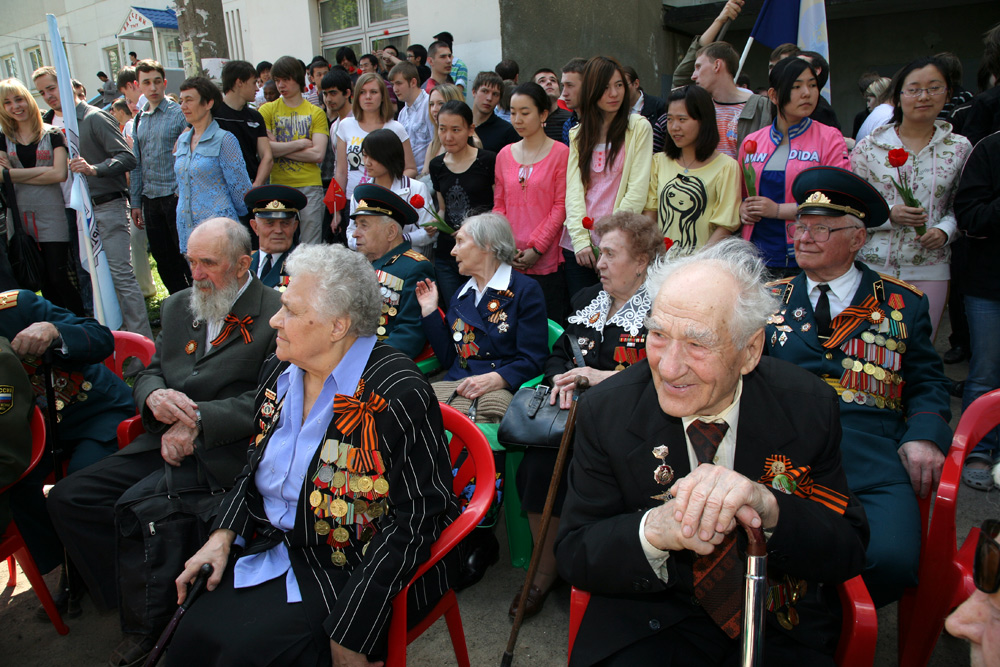 У университетской Стелы Памяти прошел 25-й традиционный митинг, посвященный юбилею Великой Победы