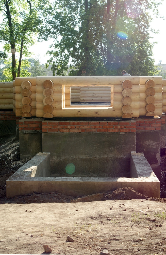 Ведется возведение сруба университетского храма