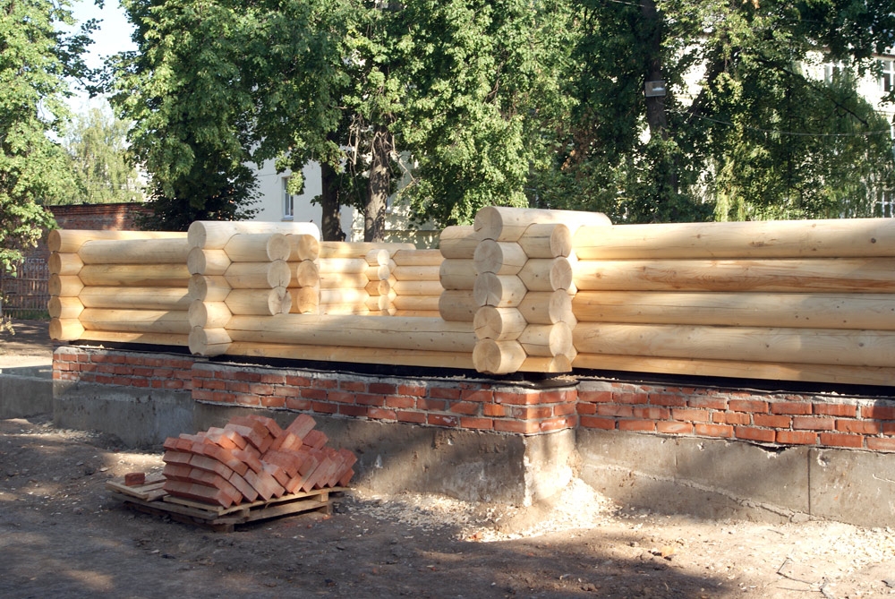 Ведется возведение сруба университетского храма