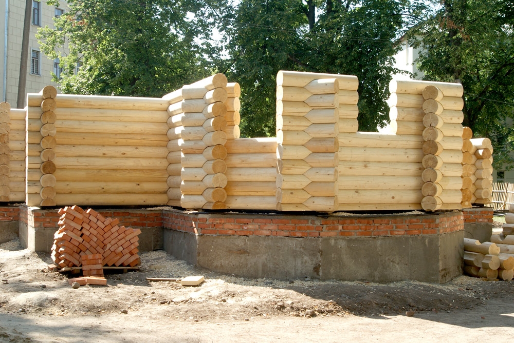 Ведется возведение сруба университетского храма