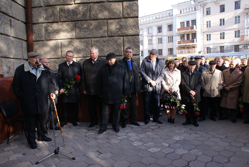 И целой жизни мало...