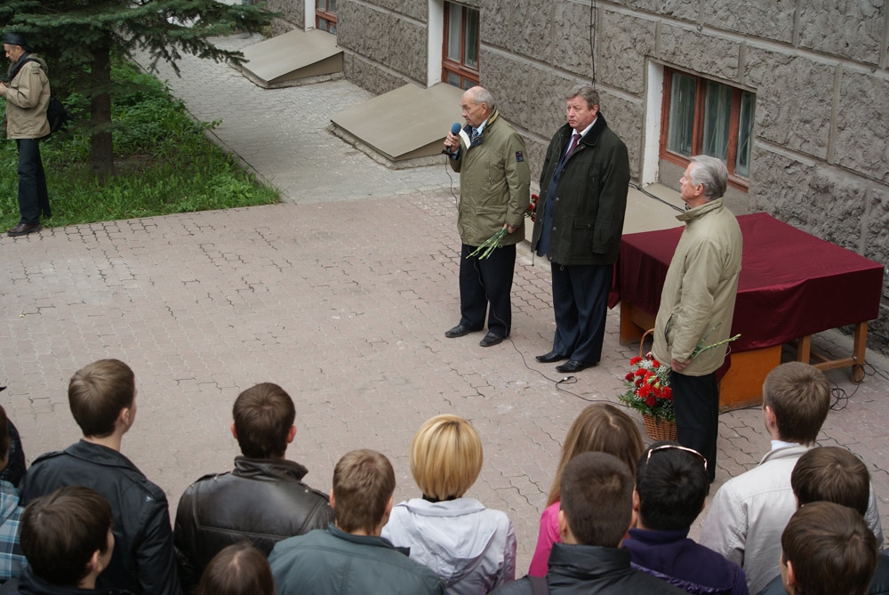 И целой жизни мало...