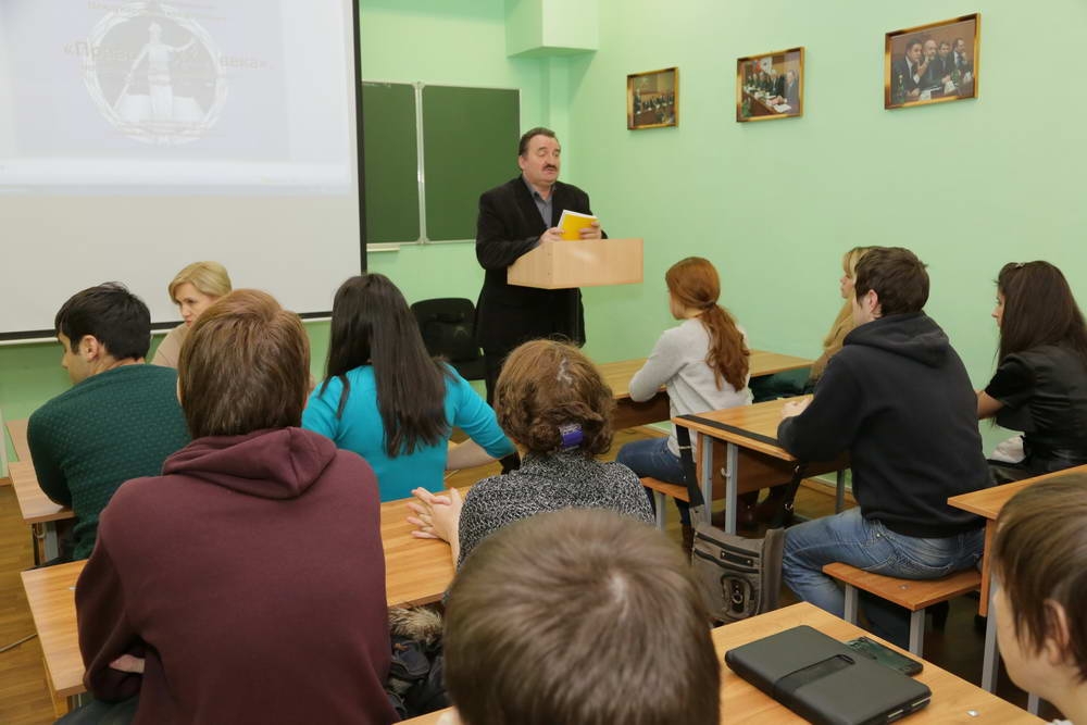 Научная конференция в профессиональный праздник