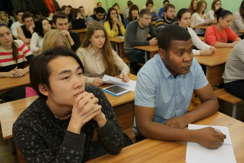 Научная конференция в профессиональный праздник