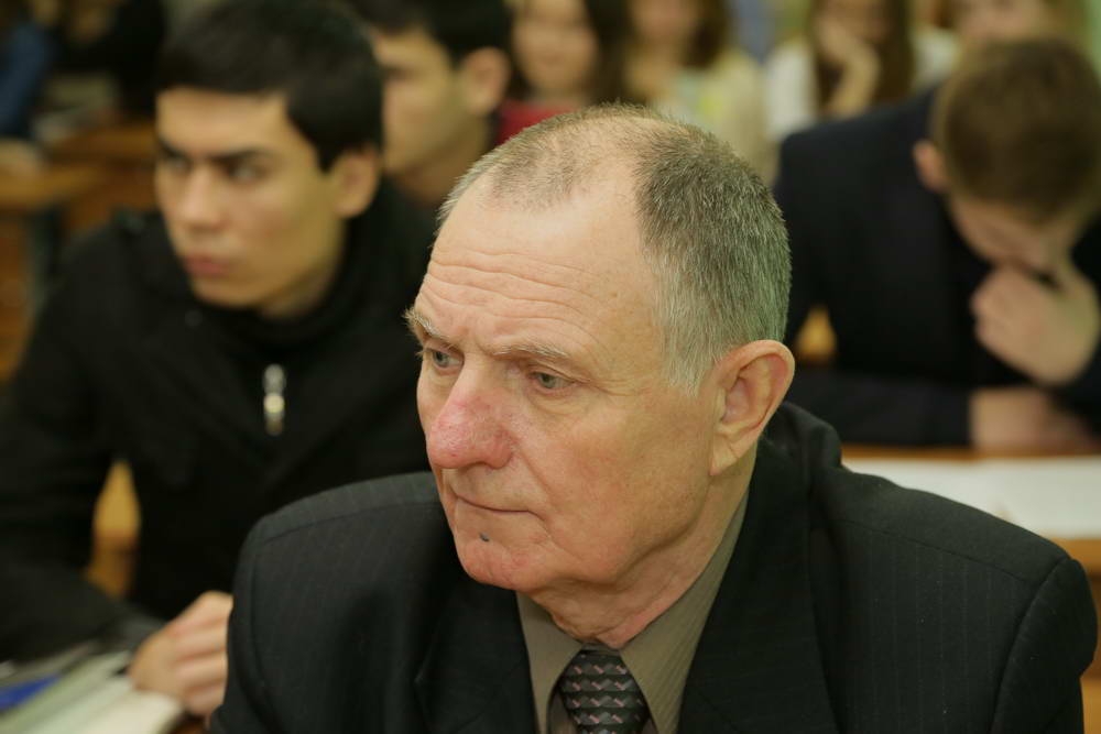 Научная конференция в профессиональный праздник