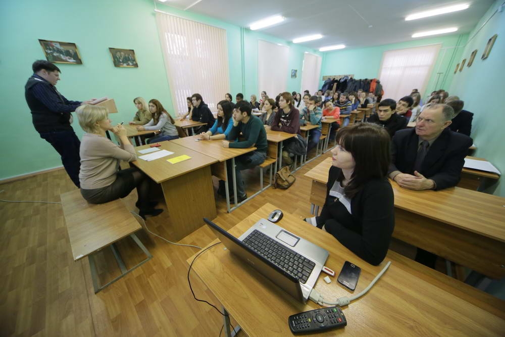 Научная конференция в профессиональный праздник