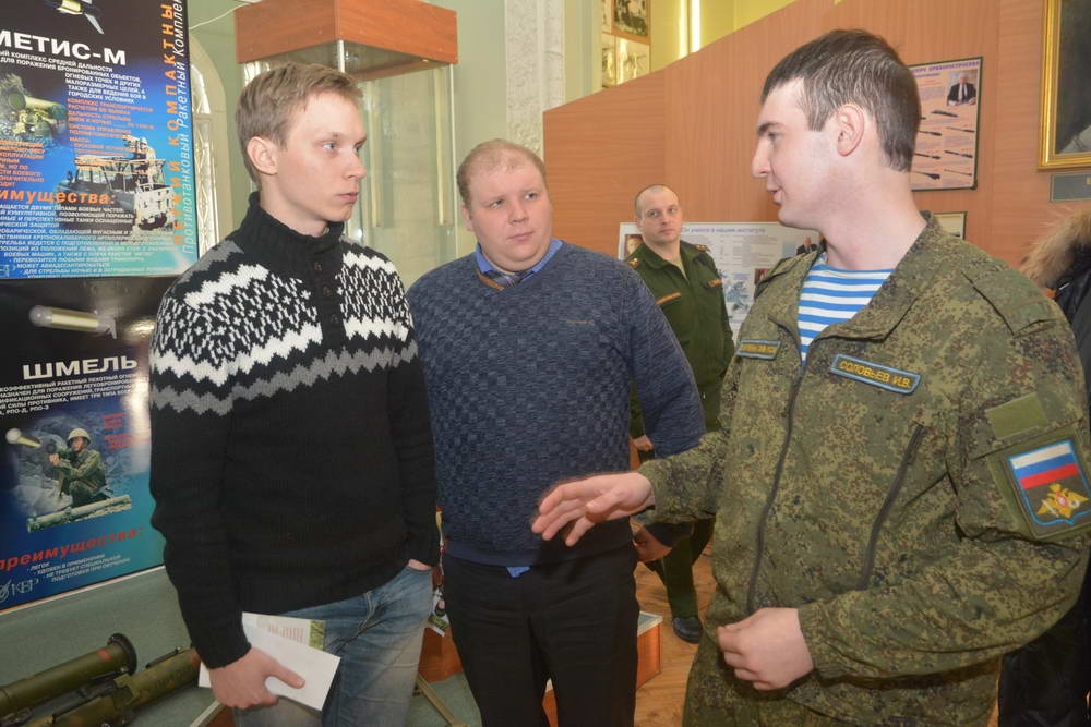 Служба по контракту — достойный выбор!   