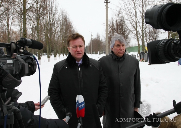 Губернатор Тульской области В.Д.Дудка почтил память и возложил цветы на могилу выдающегося конструктора-оружейника В.П.Грязева