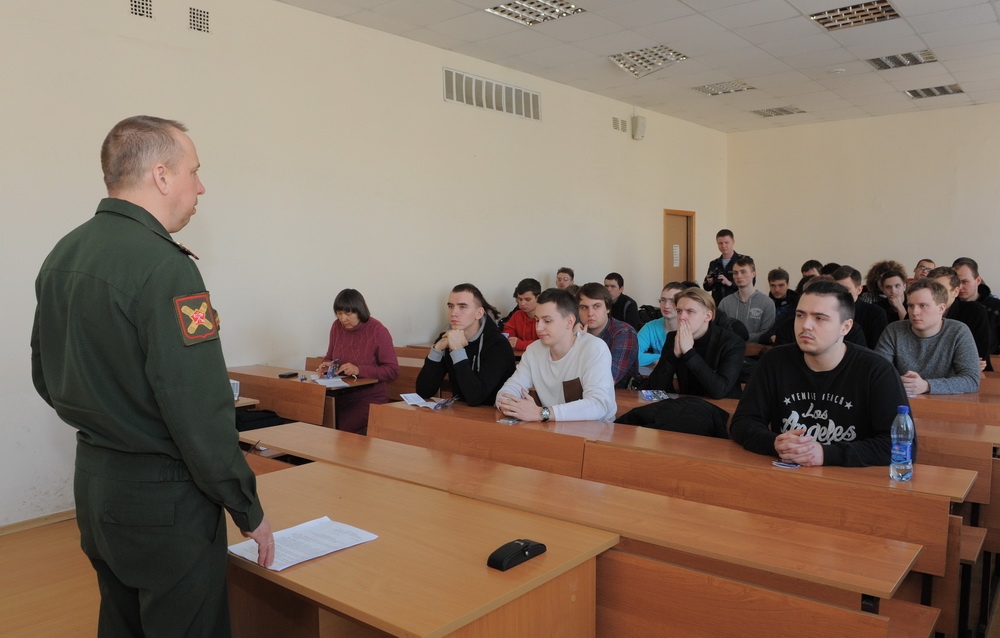 Служба по контракту: почётно, ответственно и с преимуществами