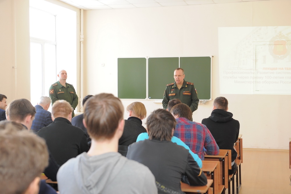 Служба по контракту: почётно, ответственно и с преимуществами