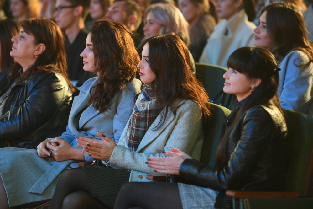 Кто посадит свитер?