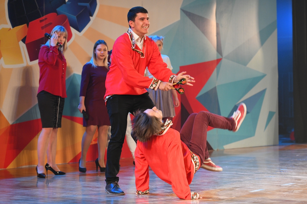 Кто посадит свитер?