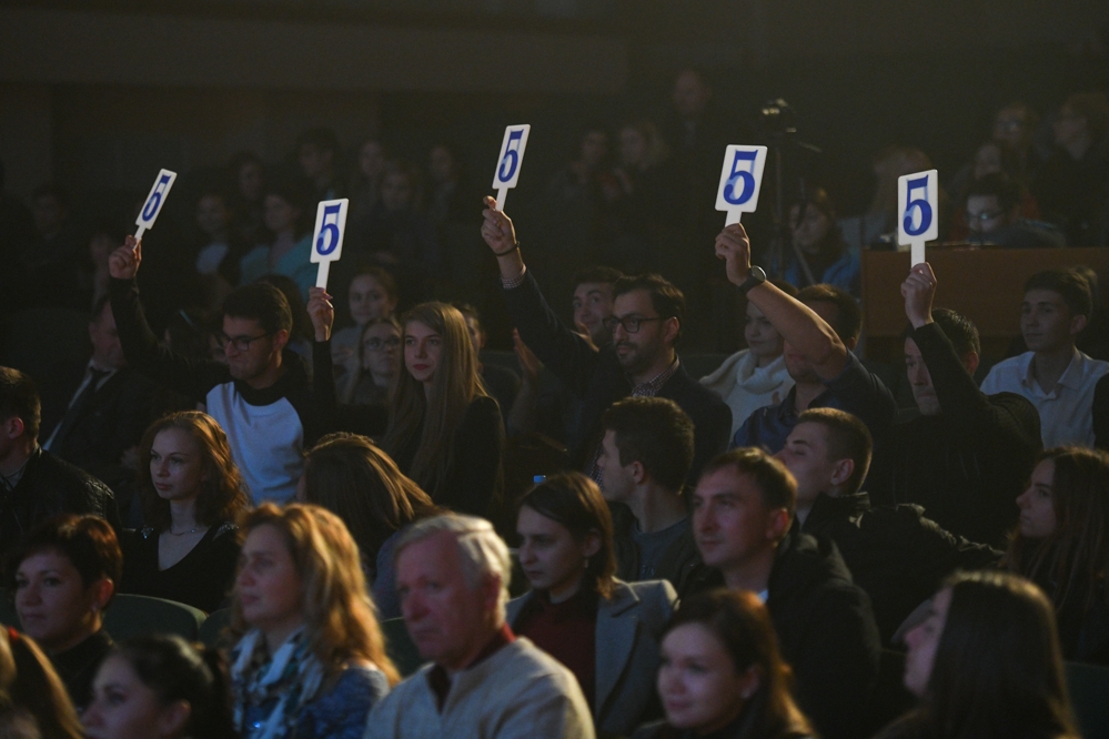 Кто посадит свитер?