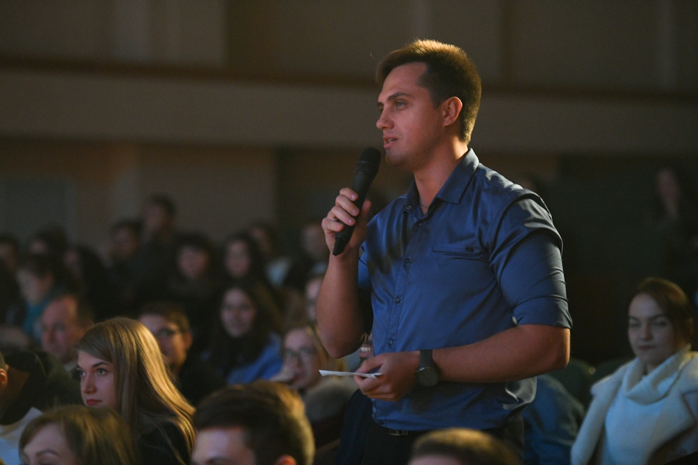 Кто посадит свитер?