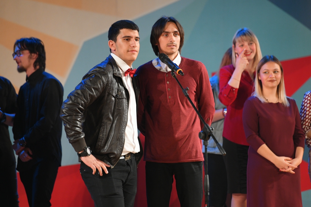 Кто посадит свитер?