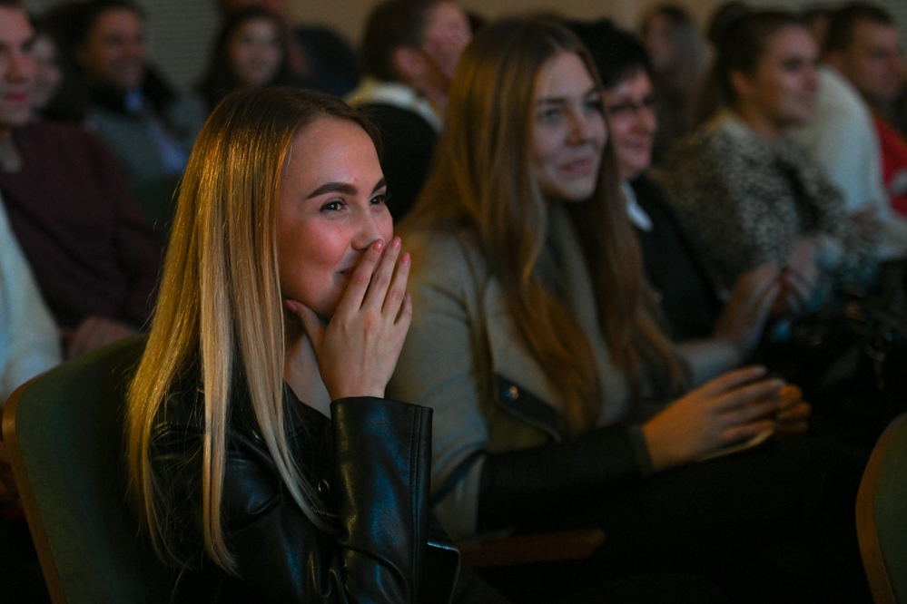 Кто посадит свитер?