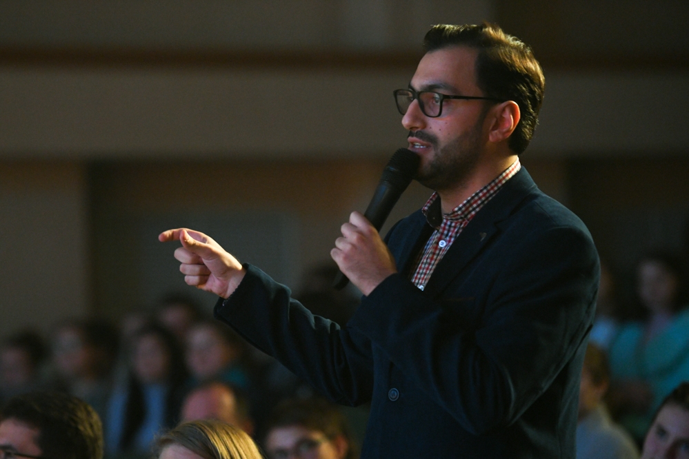 Кто посадит свитер?