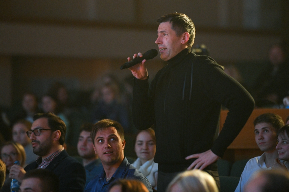 Кто посадит свитер?