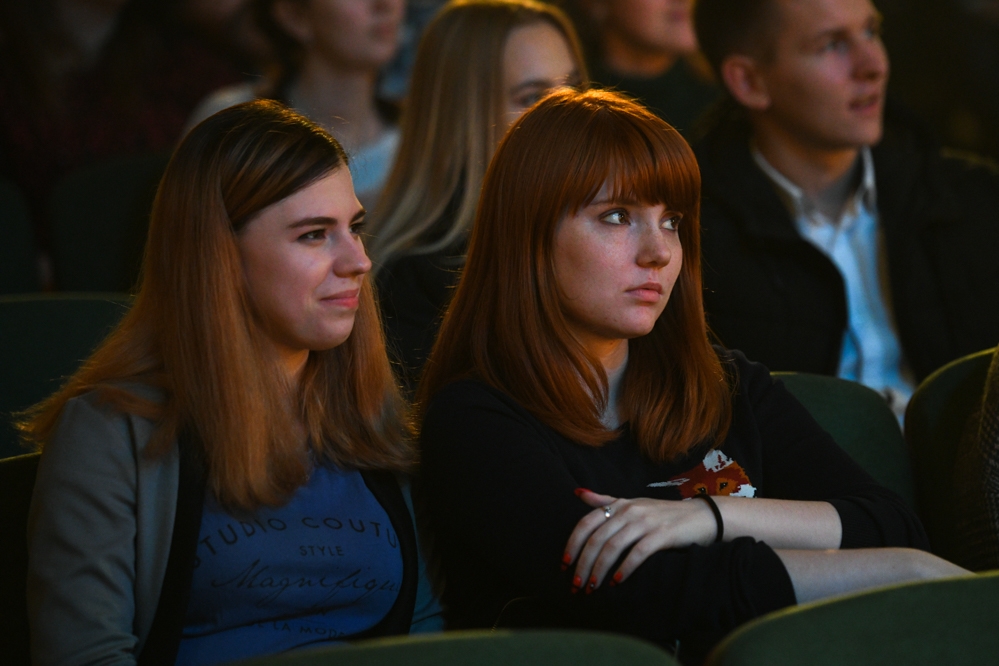 Кто посадит свитер?