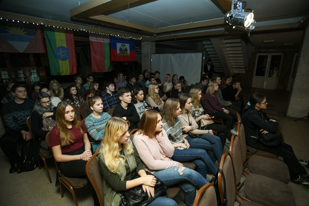 Общаться без языкового барьера? Приходите в "Мир"!