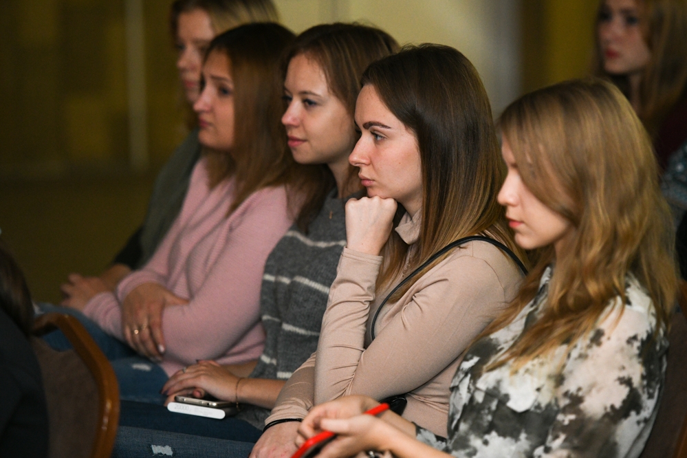 Общаться без языкового барьера? Приходите в "Мир"!