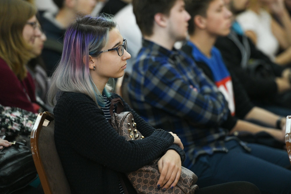 Общаться без языкового барьера? Приходите в "Мир"!