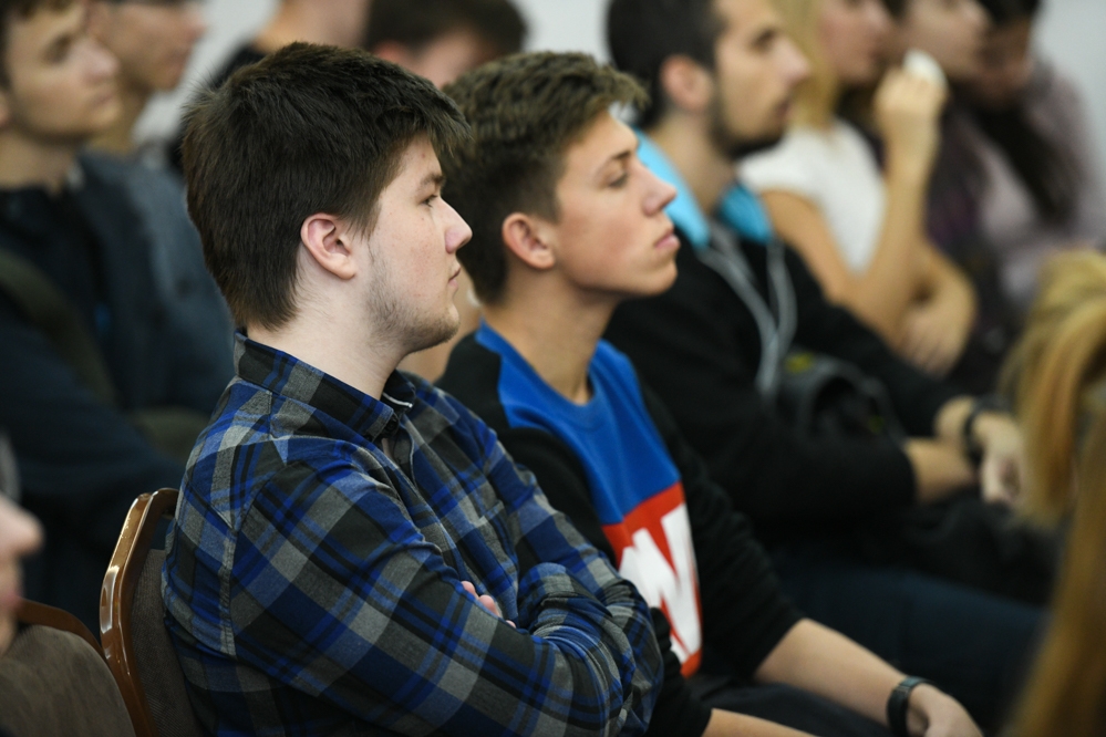 Общаться без языкового барьера? Приходите в "Мир"!