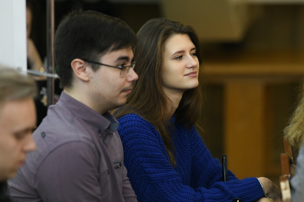 Общаться без языкового барьера? Приходите в "Мир"!