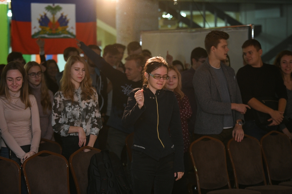 Общаться без языкового барьера? Приходите в "Мир"!