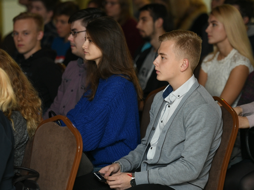 Общаться без языкового барьера? Приходите в "Мир"!