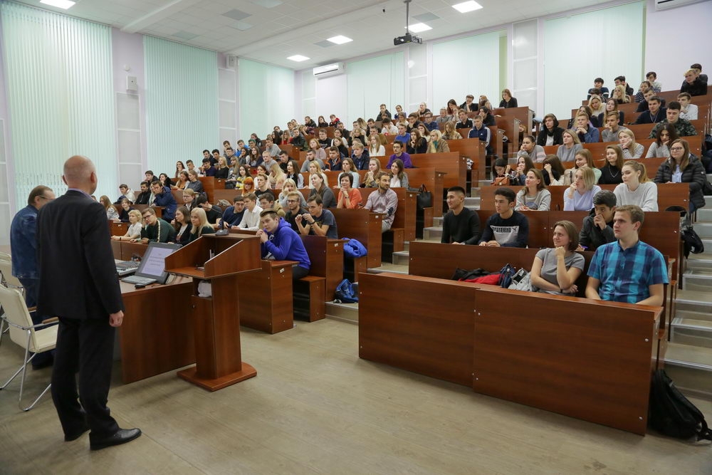 Об институциональном анализе развития России 