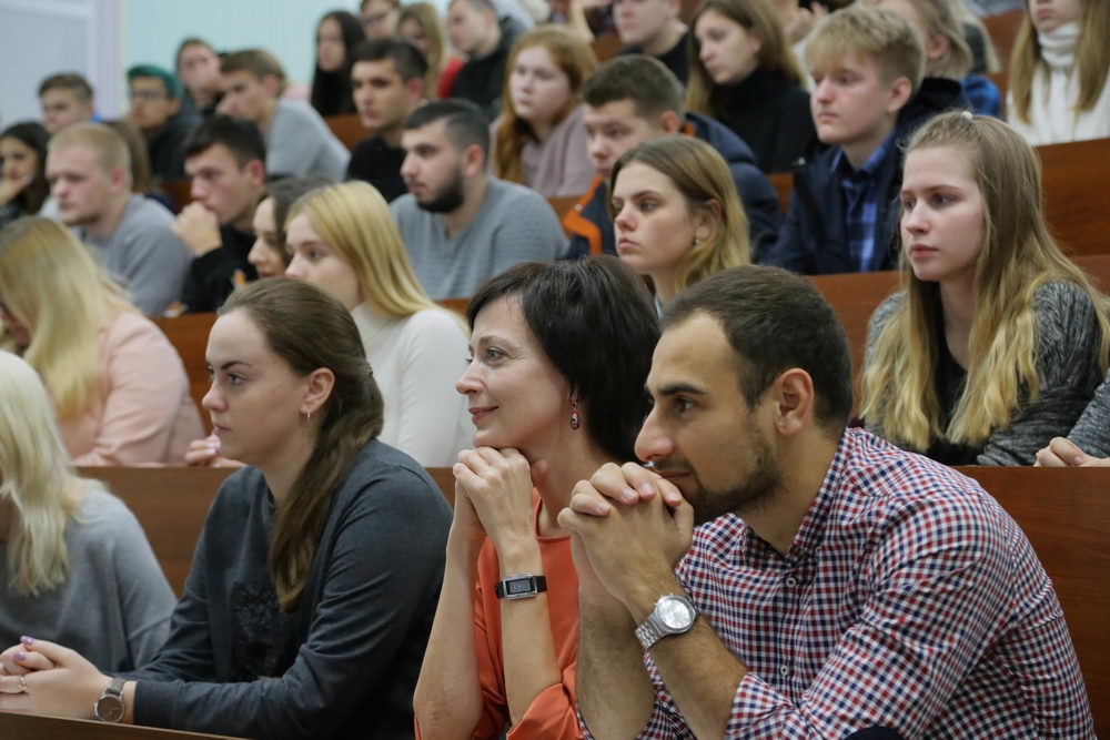 Об институциональном анализе развития России 