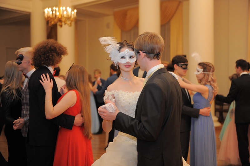 И бал зазвучал!