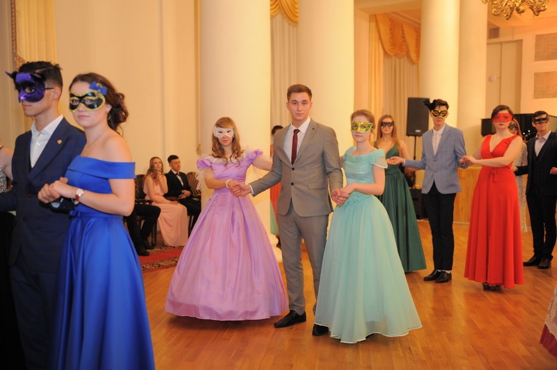 И бал зазвучал!