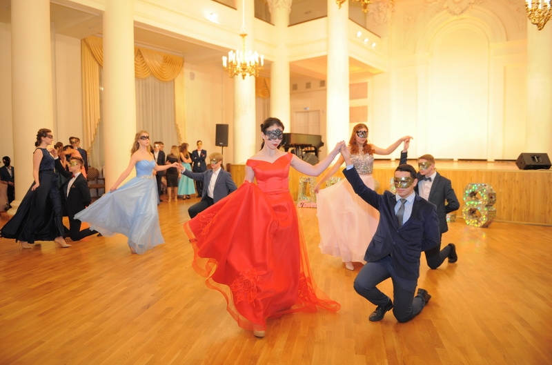 И бал зазвучал!