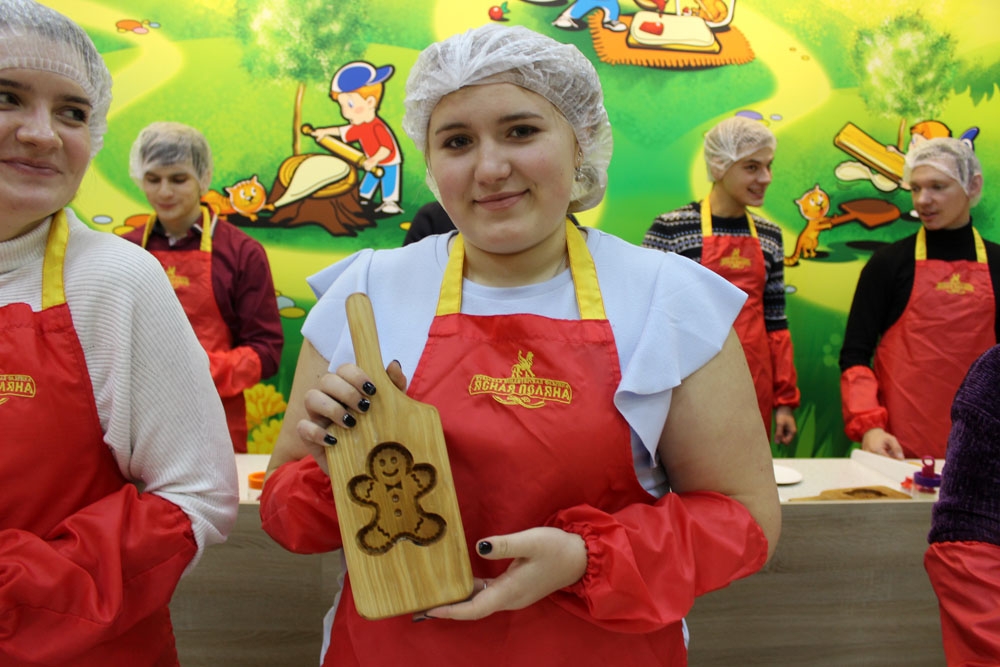 Школяры и кондитерская фабрика