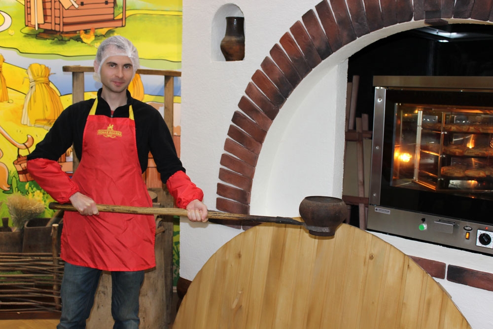 Школяры и кондитерская фабрика