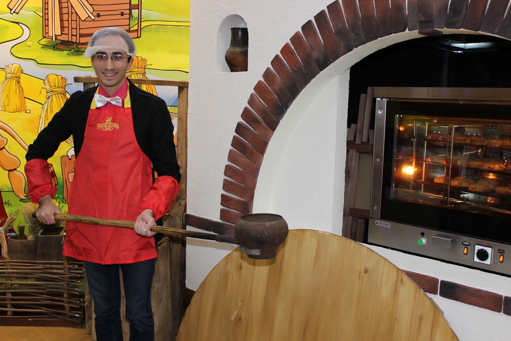 Школяры и кондитерская фабрика