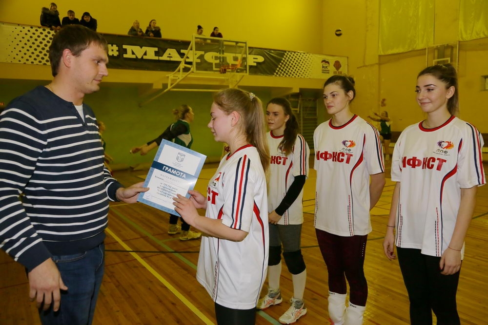 Всех построили!