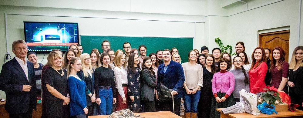 Таким подаркам место в музее!