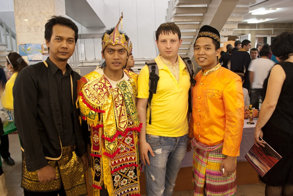 Все флаги в гости к нам!