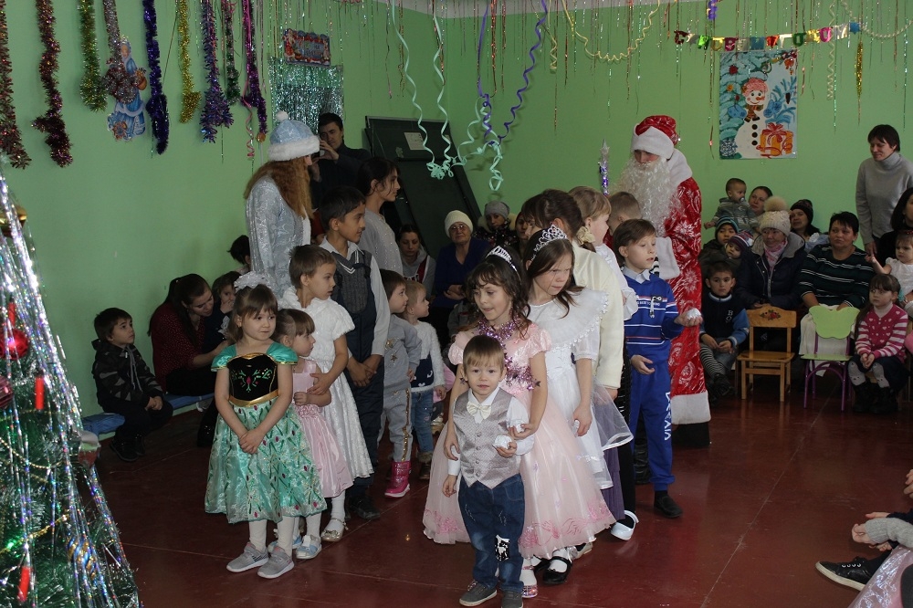 Снегурочку со стороны брать не стали…