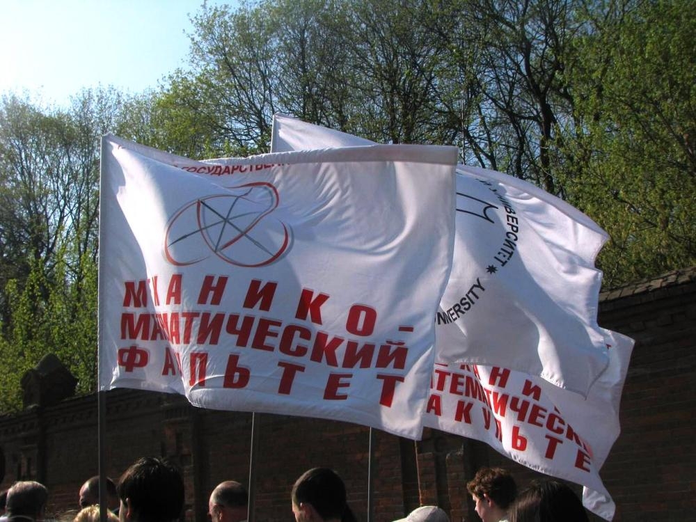 Венки покрыли братские могилы