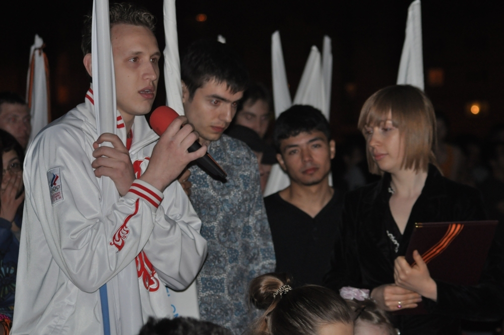 Свет в окнах, огонь в гильзах, пламя в сердцах