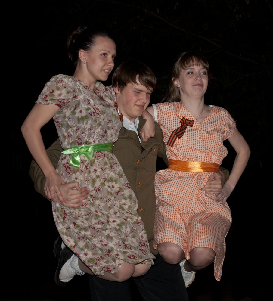 Свет в окнах, огонь в гильзах, пламя в сердцах