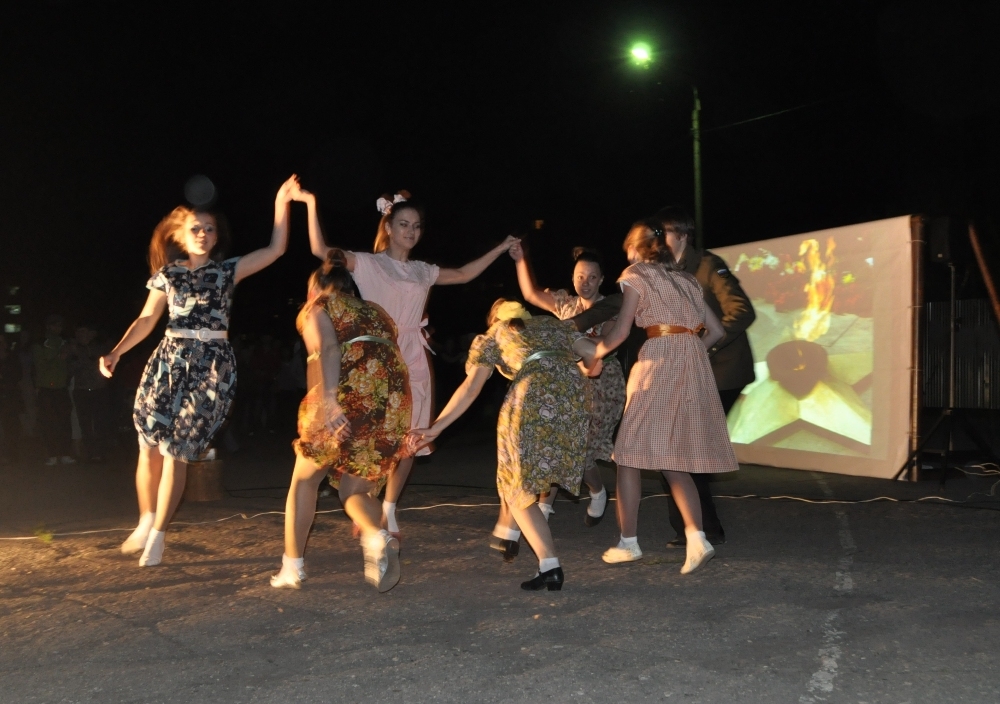 Свет в окнах, огонь в гильзах, пламя в сердцах